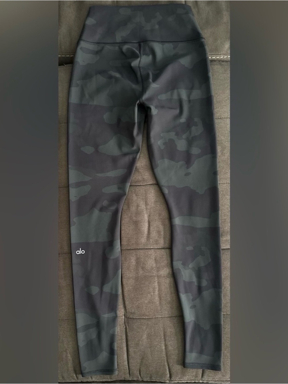 ALO Yoga Women's Camo Leggings - Black & Dark Green
